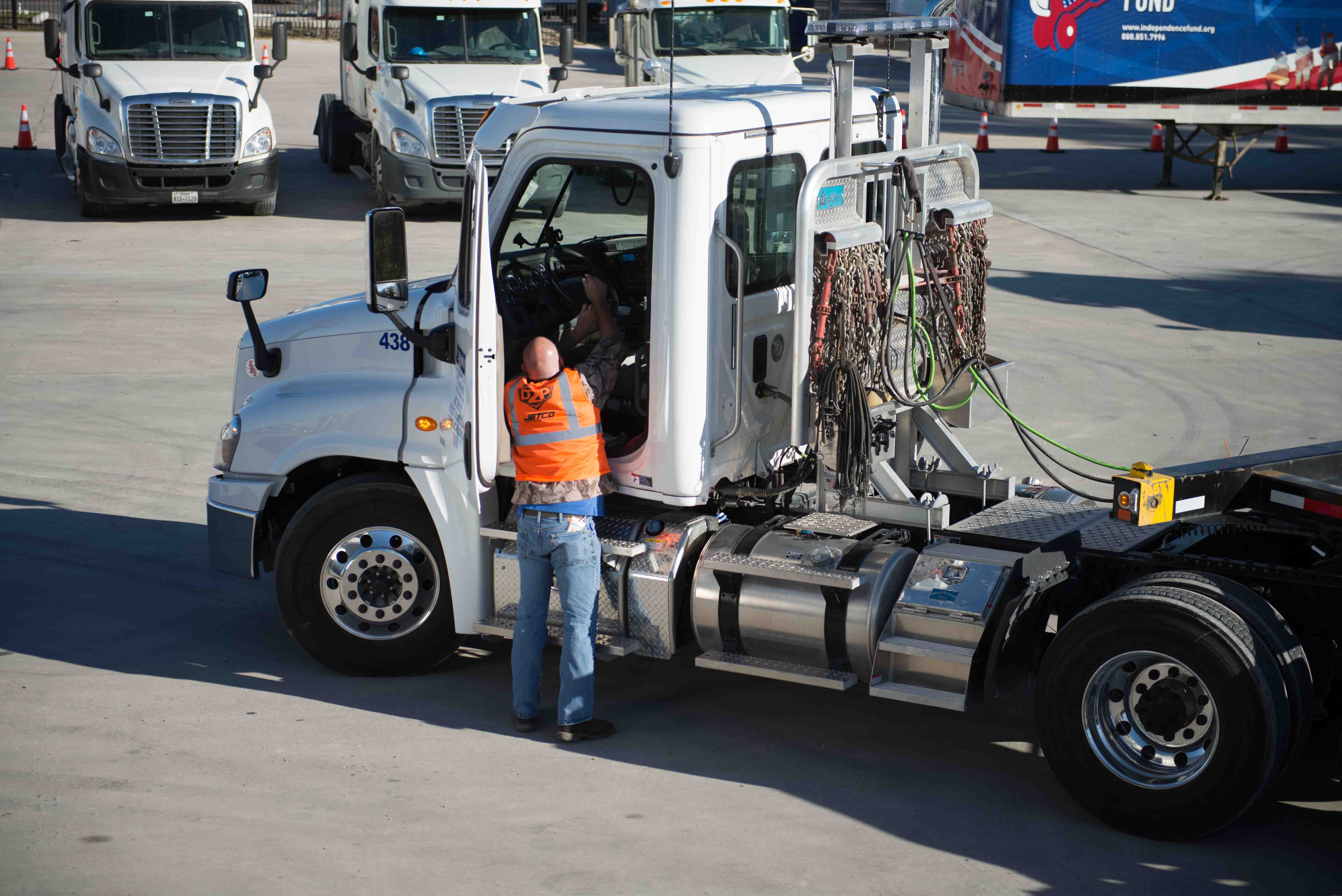 FOX BUSINESS: Despite May job surprise, trucking sector still loses positions