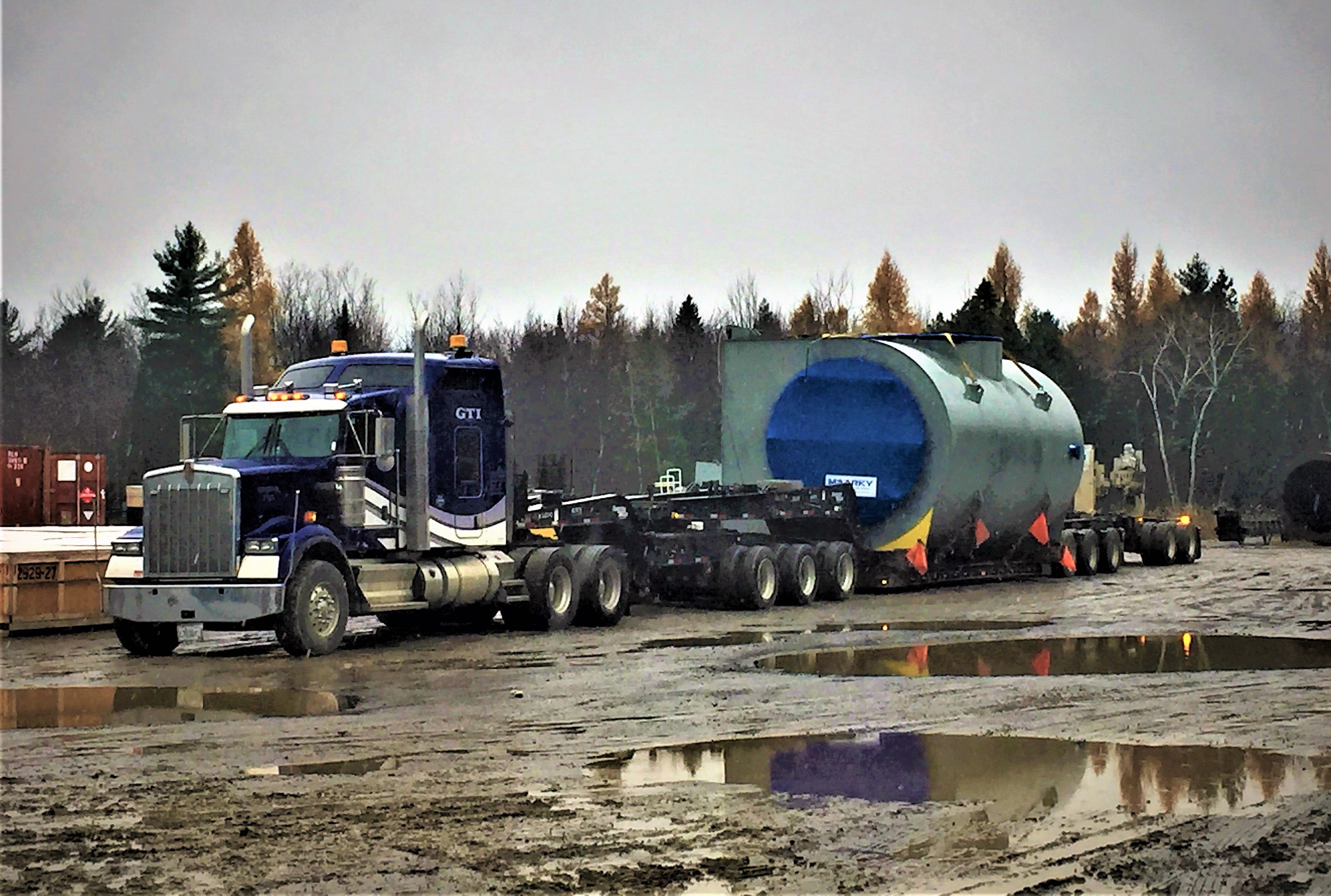 Transport de condenseur par camion